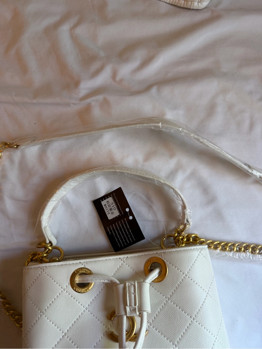 NWT white quilted top handle gold chain drawstring small bucket bag - Picture 3 of 9